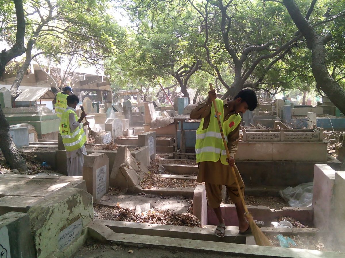 ZuaidJunejo1's tweet image. #Karachi | On Instructions of Minister #LocalGovtSindh Mr @jamkhanshoro Sindh Solid waste Management Board cleaning different graveyards due to 15 Shubaan .
#KhidmatMainSabSayAagaySindh 
@BBhuttoZardari