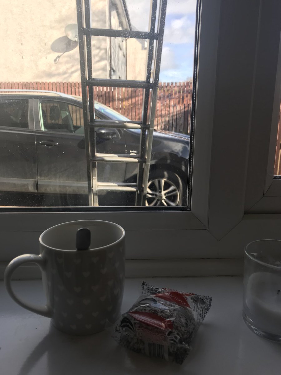 PaulineMacM's tweet photo. Always make the window cleaner a coffee #kindness #coldhands #cleanerwindows https://t.co/xLOrsZRXpj