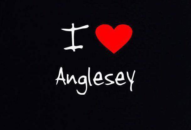 I’ve posted lots about the £5 for 5 mins charge for parking at South Stack - which if you know me or my page I keep the middle ground in life generally, but this is such a fundamental and uncaring change at South Stack I had to support the cause.