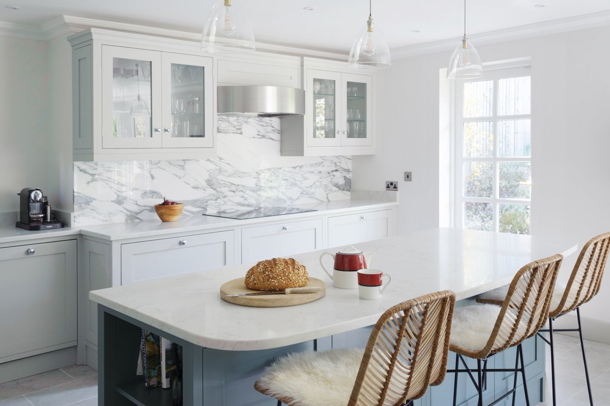 NickyPercival's tweet photo. Fresh start to the year with this light and bright bespoke #kitchendesign - new beginnings for my clients #interiordesignideas for the #SpringTime https://t.co/RWbvbIghAU