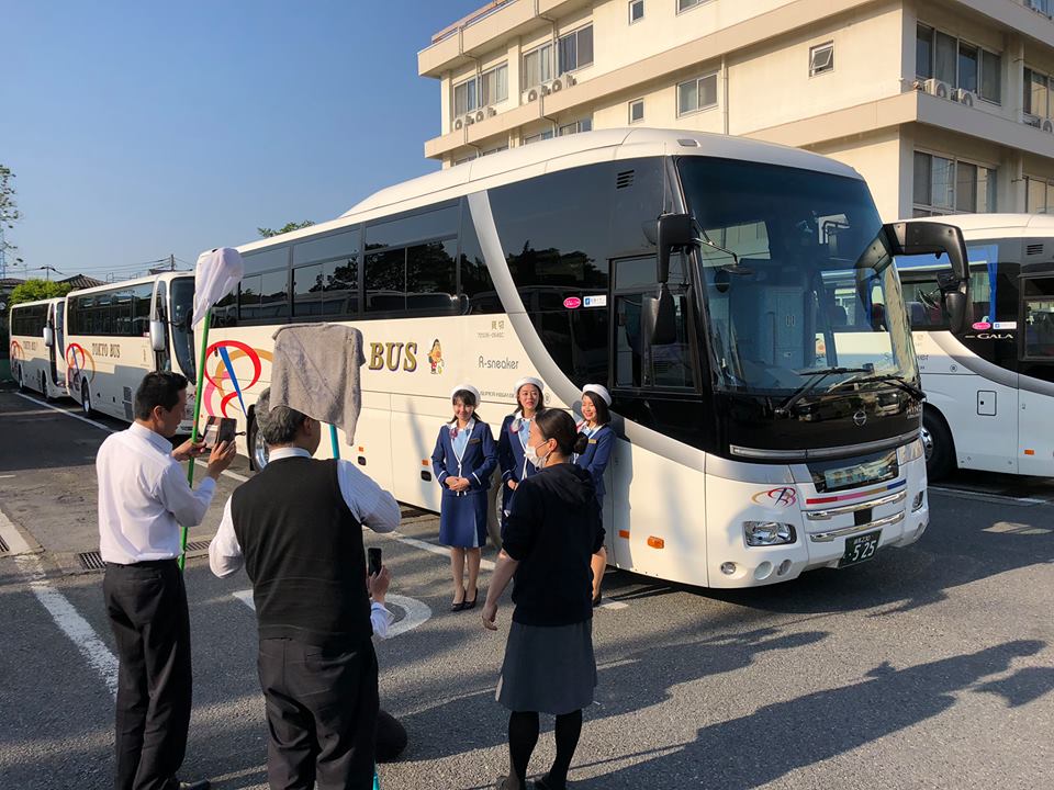 5月1日から東京バスのガイドさん 制服が変更します！！ 同僚の運転手