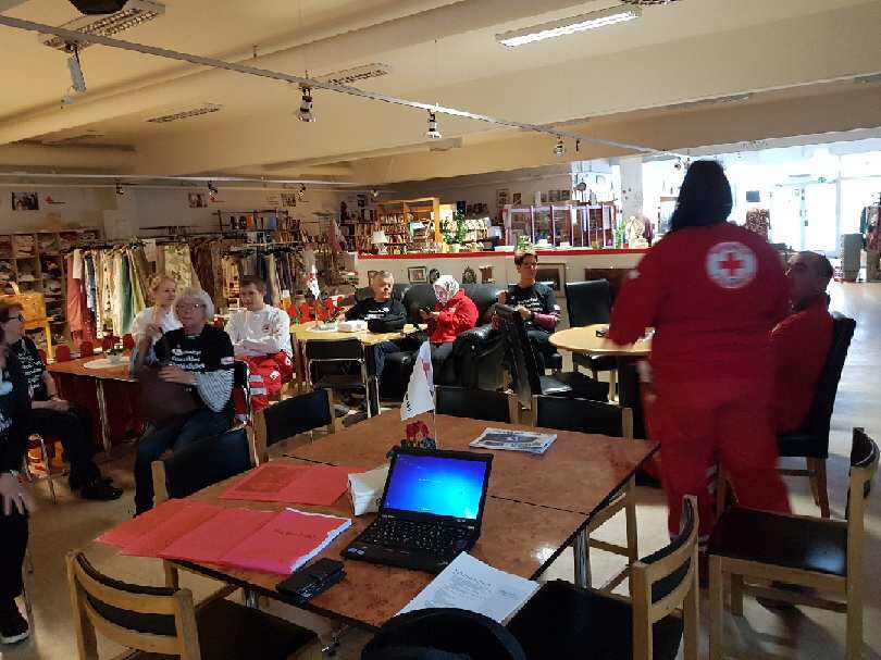 YlvaJStromberg's tweet photo. Idag möter du @RodaKorset både i Ludvika och Boden. Stå upp för medmänsklighet! Det ligger i våra händer! https://t.co/cx2JYgHHgY