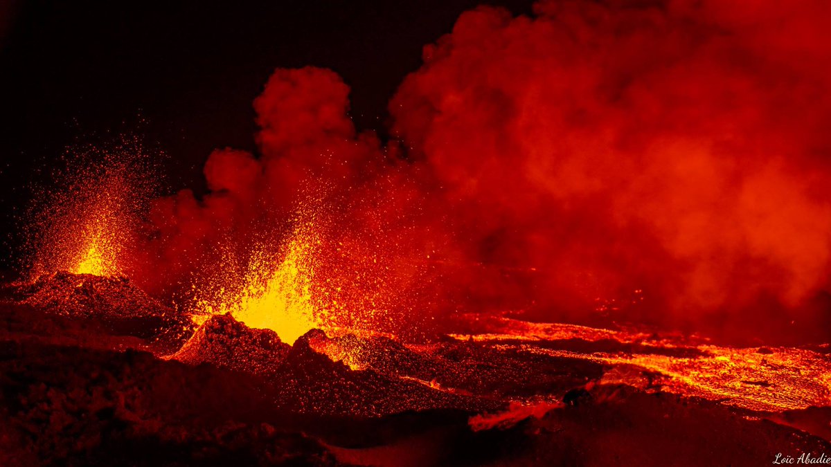 jaimessincioco's tweet photo. Eruption of Piton de la Fournaise on 28 April 2018 , a hot-spot shield volcano that began on 27 April 2018 by the openibg of eruptive fissure w/ vents #fountaining &amp; effusing molten #lava near Rival crater on S flank of the summit cone of Dolomies crater - Loui Abadies's Photos https://t.co/M6X6SL8xbp