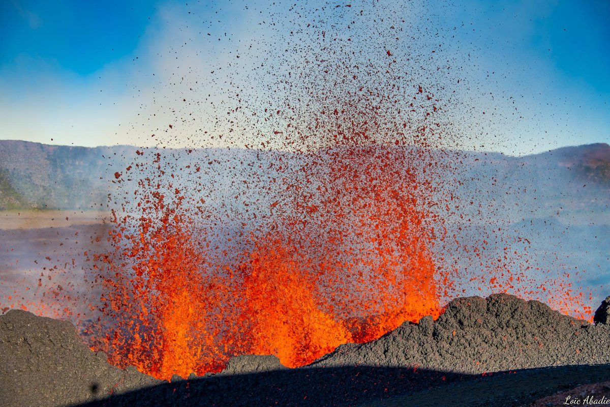 jaimessincioco's tweet photo. Eruption of Piton de la Fournaise on 28 April 2018 , a hot-spot shield volcano that began on 27 April 2018 by the openibg of eruptive fissure w/ vents #fountaining &amp; effusing molten #lava near Rival crater on S flank of the summit cone of Dolomies crater - Loui Abadies's Photos https://t.co/M6X6SL8xbp