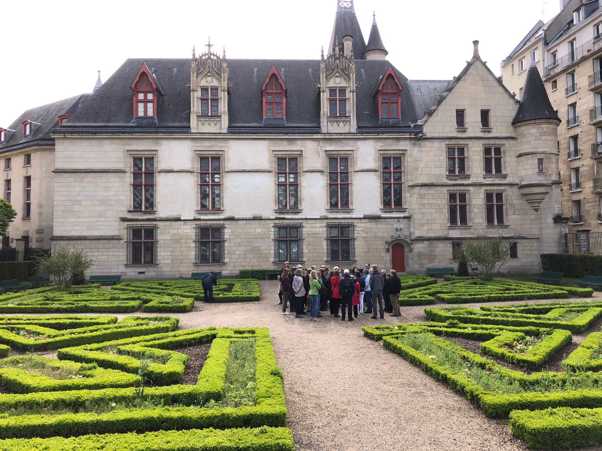 LTKofHK's tweet photo. I'm at Jardin de l'Hôtel de Sens in Paris, Île-de-France https://t.co/UxS8irzV16 https://t.co/ATWbvRLBy2