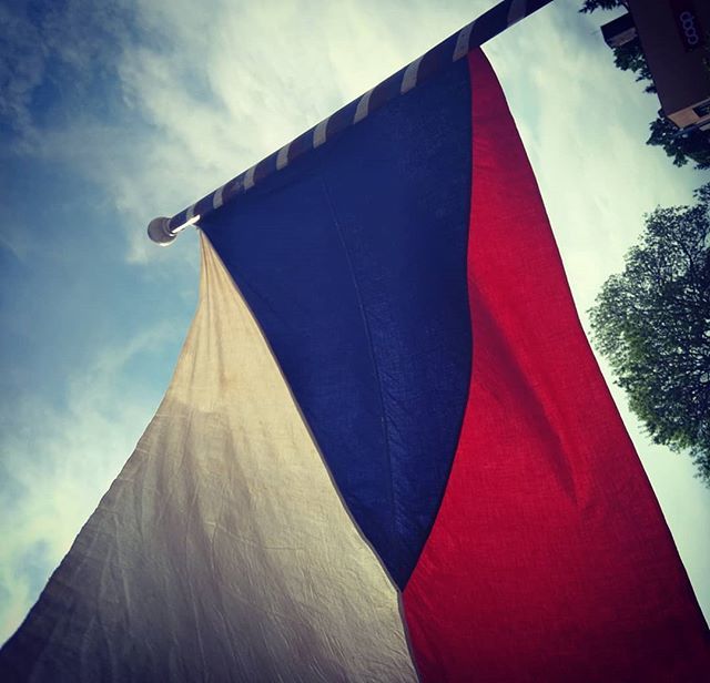 junadamn's tweet photo. Na prvního Máje vlajka zase vláje :D #1stmay #czech #national #flag #kveten #igerscz #nokia #mobilephotography #chotoviny #vlajkamusivlat https://t.co/R02QeduNNW https://t.co/K4Xtax1q4N