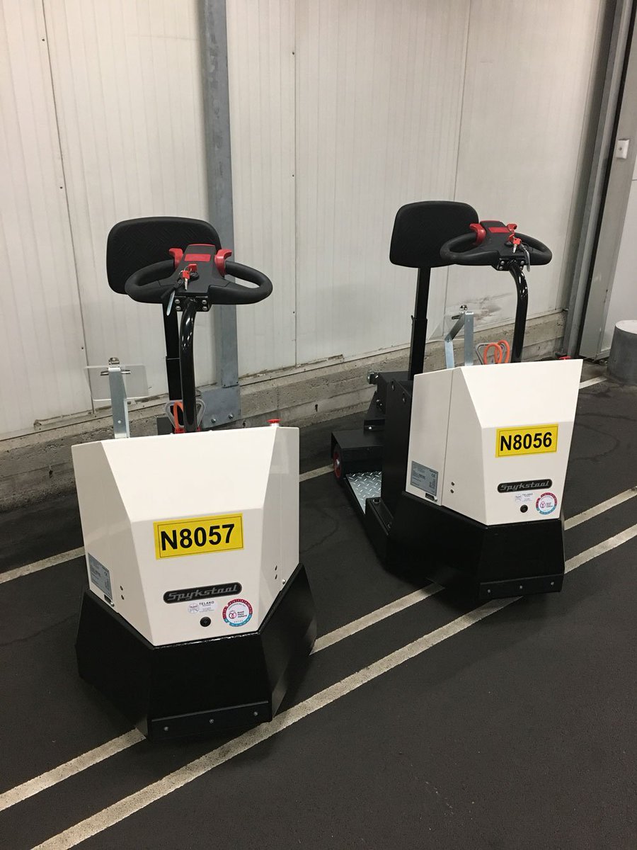 Twee splinternieuwe #Spijkstaal #elektrotrekkers type #301L afgeleverd @VanVLIETgroup. Veel rijplezier en veilige kilometers namens Telako Techniek.
