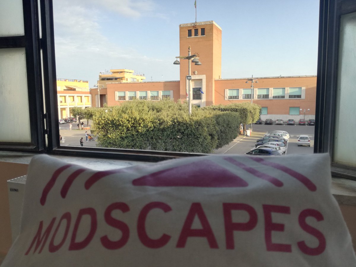 MAP_Museo's tweet photo. Invitiamo tutti gli abitanti di #Pontinia e dintorni a passare al teatro Fellini (fino a sabato 5 maggio) per conoscere il progetto #Modscapes e per aiutare gli studenti coinvolti nel raccogliere informazioni, aneddoti o semplici curiosità sul nostro #territorio.
#1maggio #May1st https://t.co/vj94pwESre