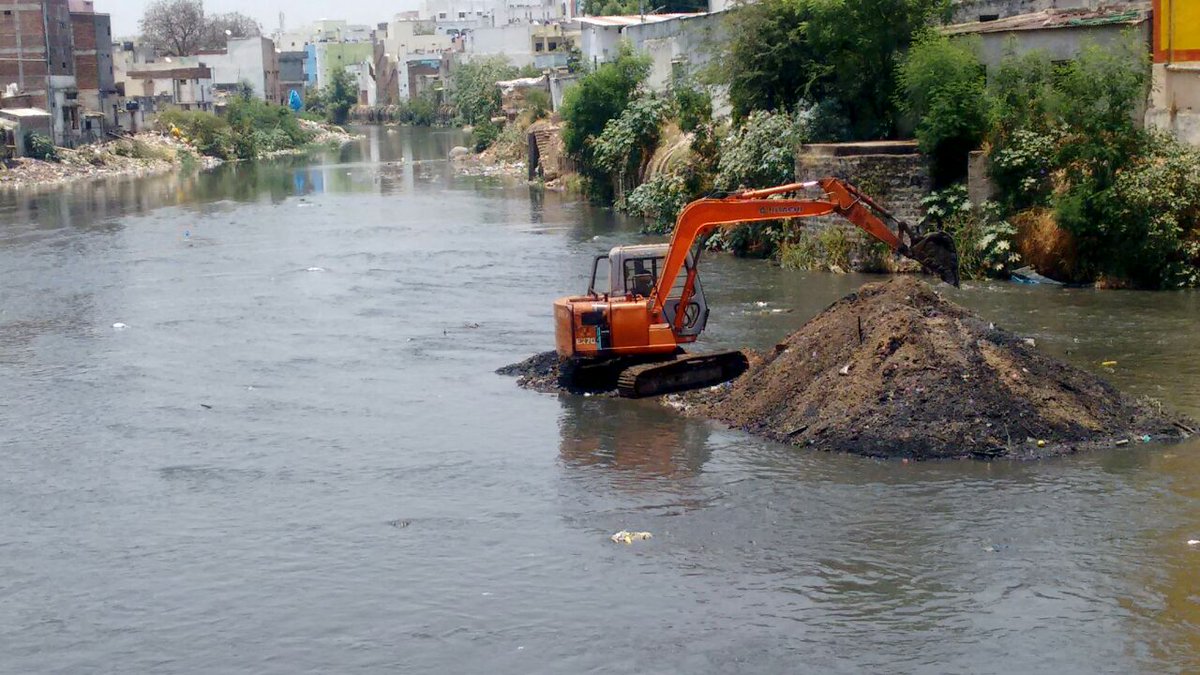 EE_Amberpet's tweet photo. Desilting of Hussain Sagar surplus Nala at Golnaka in Amberpet circle https://t.co/am5qxk15EL