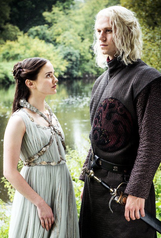#SPOILER ! 

Il y a de fortes chances qu’il y ait de nouveaux flashback de Raegar dans la saison 8.
