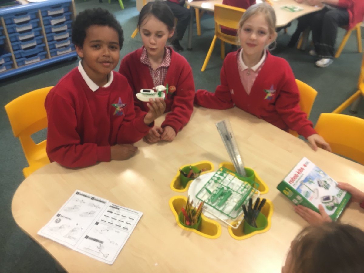 ExcelsiorAcad's tweet photo. Pupils @EAPrimary  are excited to be working with our friends @Virgin_TrainsEC on an industry pilot project to increase their self confidence and help them express themselves clearly. So far, pupils have focused on #innovation and creation and #STEM Here they are hard at work! https://t.co/kRBmPGSpOl
