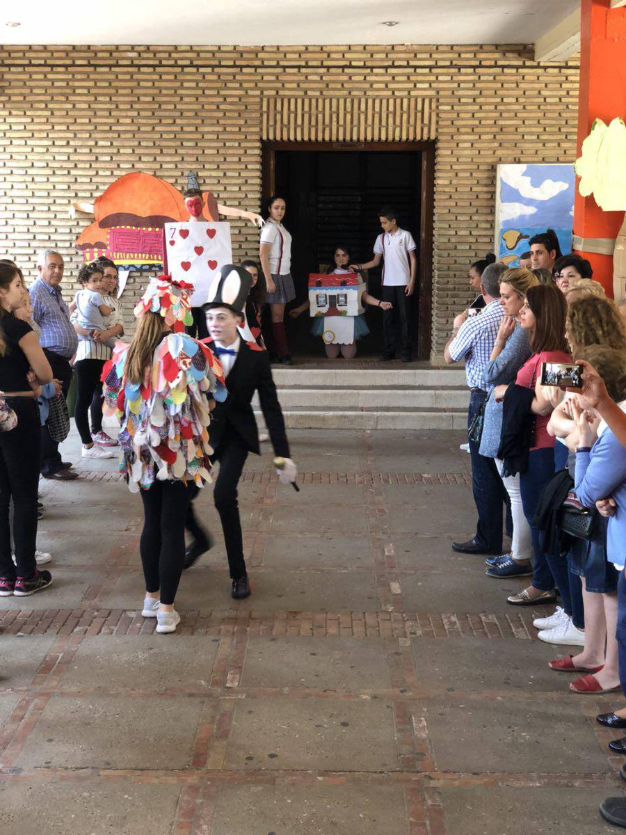 MercedariasC's tweet image. Y a todos aquellos familiares que han contribuido con el acontecimiento, asistiendo, ayudando a sus pequeños con el atrezo, disfraces, etc. Sin todos vosotros no habría sido posible que niños y no tan niños hayamos disfrutado tanto de ALICE IN WONDERLAND.
#mercedariascordoba