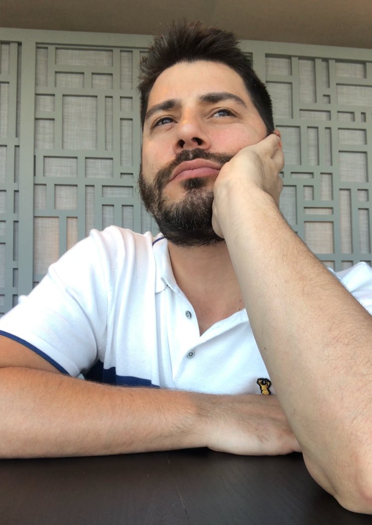 evaristocosta's tweet photo. Tava aqui pensando 💭  1º dia do trabalhador folgando. Aí sim vi vantagem em ser trabalhador! 😂#parabens #trabalhador #1ºmaio #bomferiado https://t.co/0Zb7sxjMaC