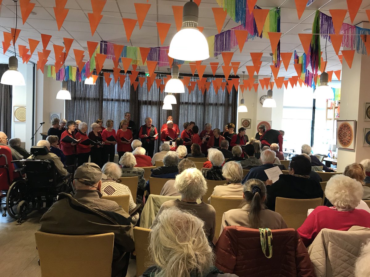 <a href="/cobyvanberkum/">CobyvanBerkum</a> tijdens #1mei viering @hetSchouw #020Noord ‘We hebben volop geïnvesteerd in groei en ontwikkeling van Noord. Ik verwacht concrete voorstellen vd stad voor een inclusieve samenleving.’ <a href="/PvdA020Nrd/">PvdA Amsterdam-Noord</a>