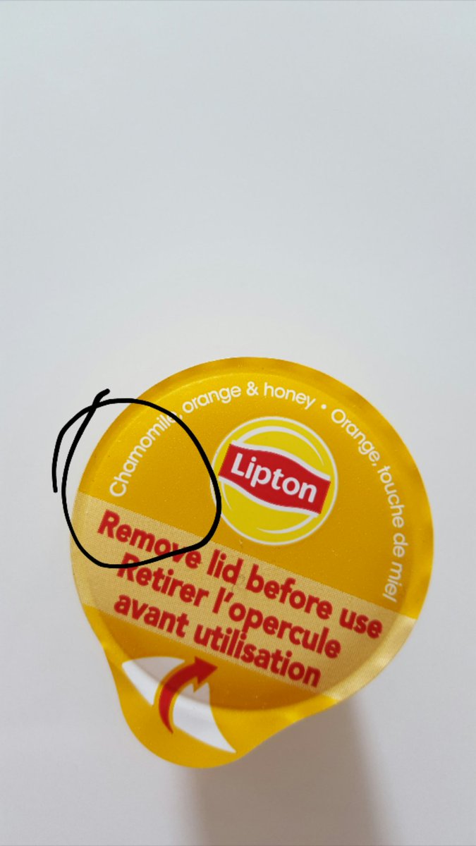 Adroigt's tweet photo. @Lipton il y a pas un h en trop ? vous vouliez pas écrire camomille ? 
merci de corriger ça au plus vite, cela me perturbe trop.

cordialement, https://t.co/1eG88T0sPj