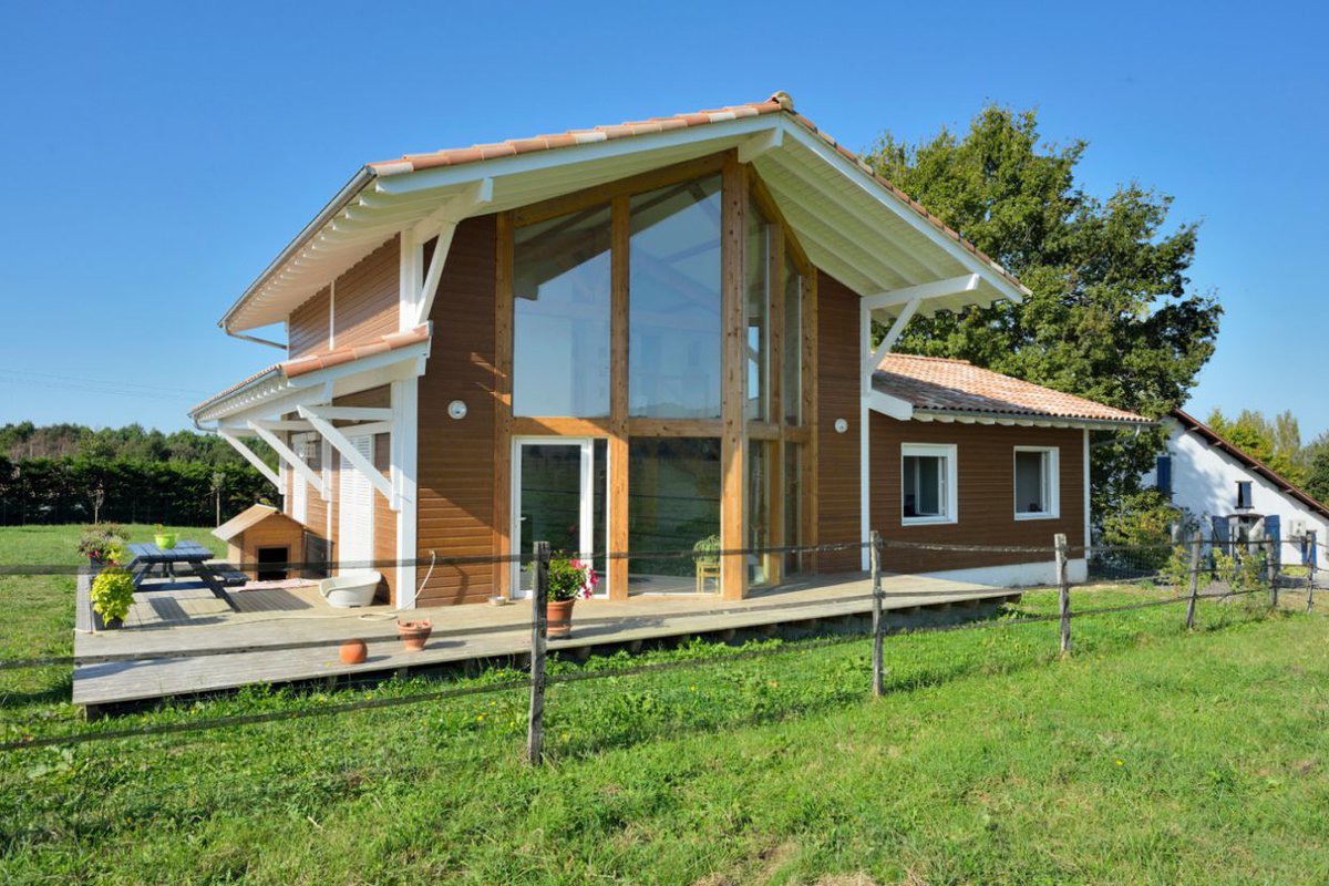 chrysalide_immo's tweet photo. Une #maison qui utilise au maximum les ressources de son #environnement dans l’objectif de diminuer sa consommation d’énergie ? Eh oui ! Désormais il existe des maisons #bioclimatiques capables de minimiser l’impact environnemental. Découvrez en plus 👉 https://t.co/fvytvRZF0p https://t.co/f5w6NnydPK