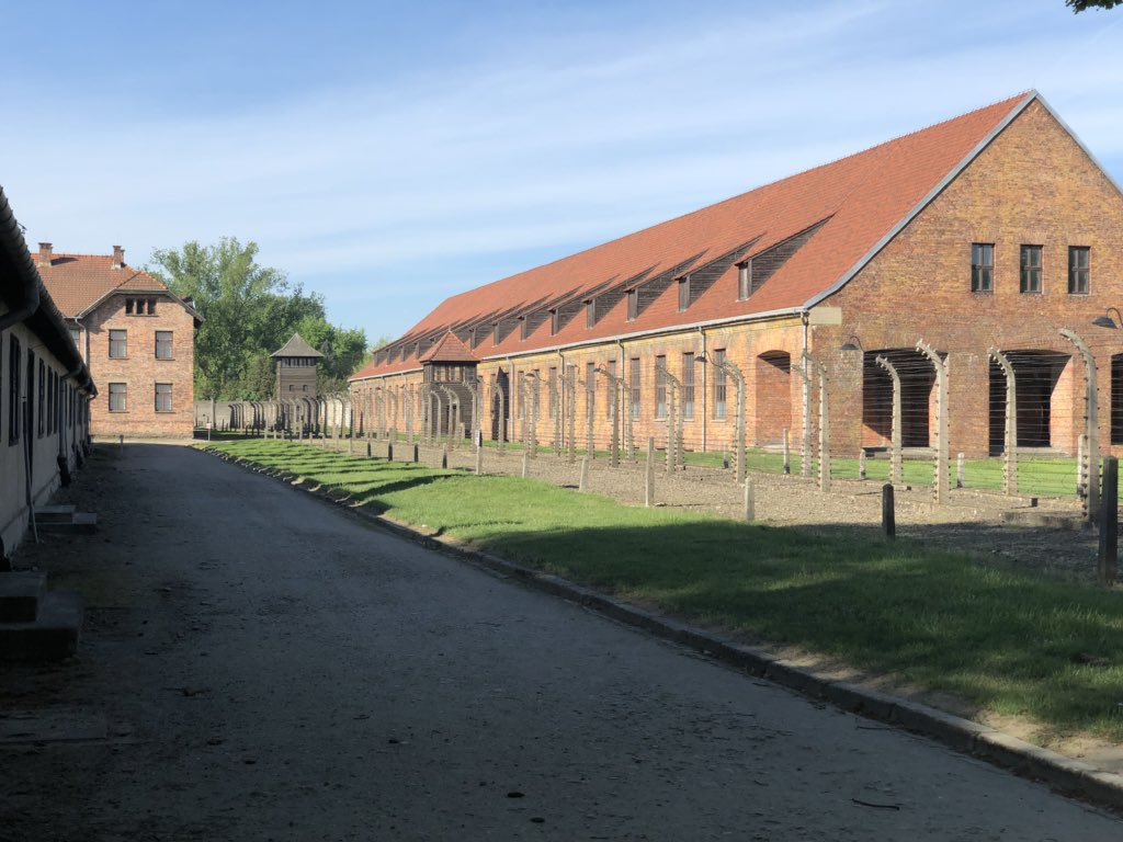 salesianosatoch's tweet photo. Mañana de visita en Auschwitz y Birkenau. Día de empatizar con el sufrimiento judío en los campos de concentración y exterminio Nazi. https://t.co/j0da0jr56L