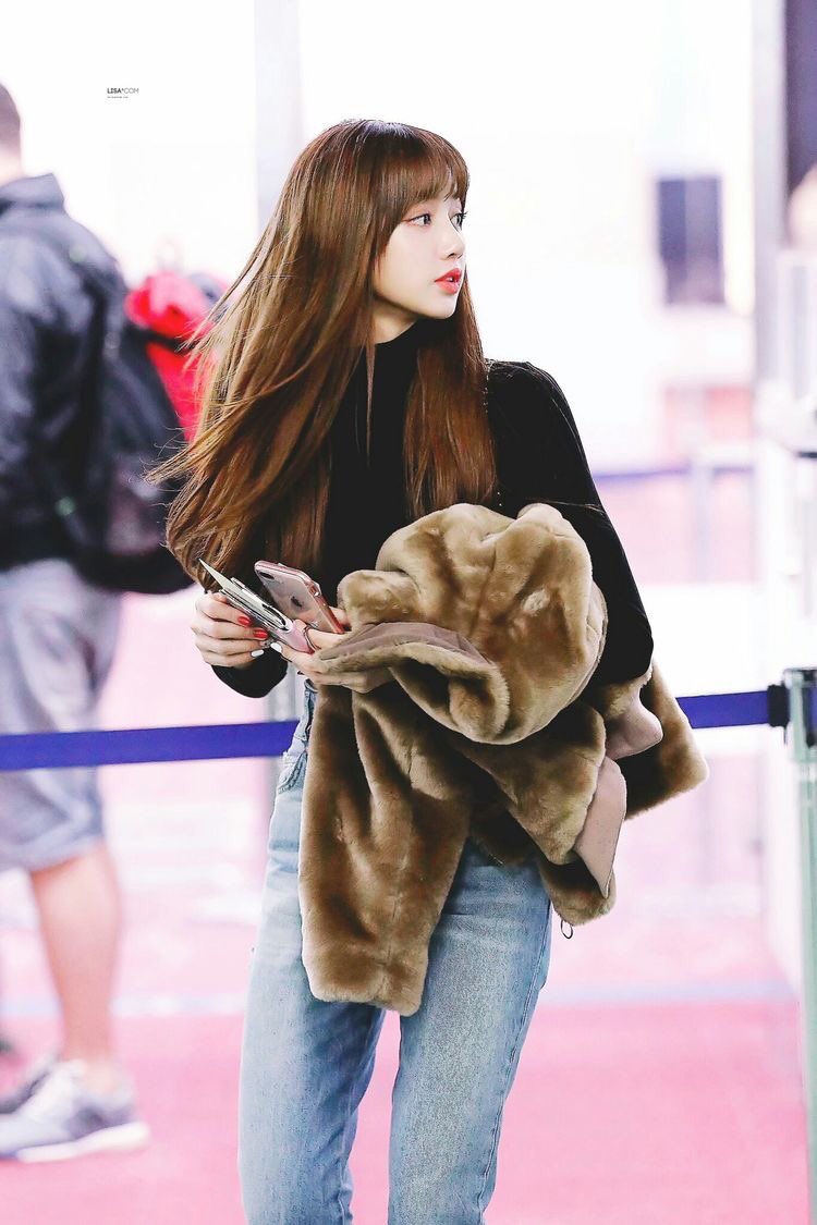Angirmaa17's tweet photo. Best Airport Style ♥️♥️♥️ 
#BLACKPINK #BLINK #LISA https://t.co/FbNtenHf9I