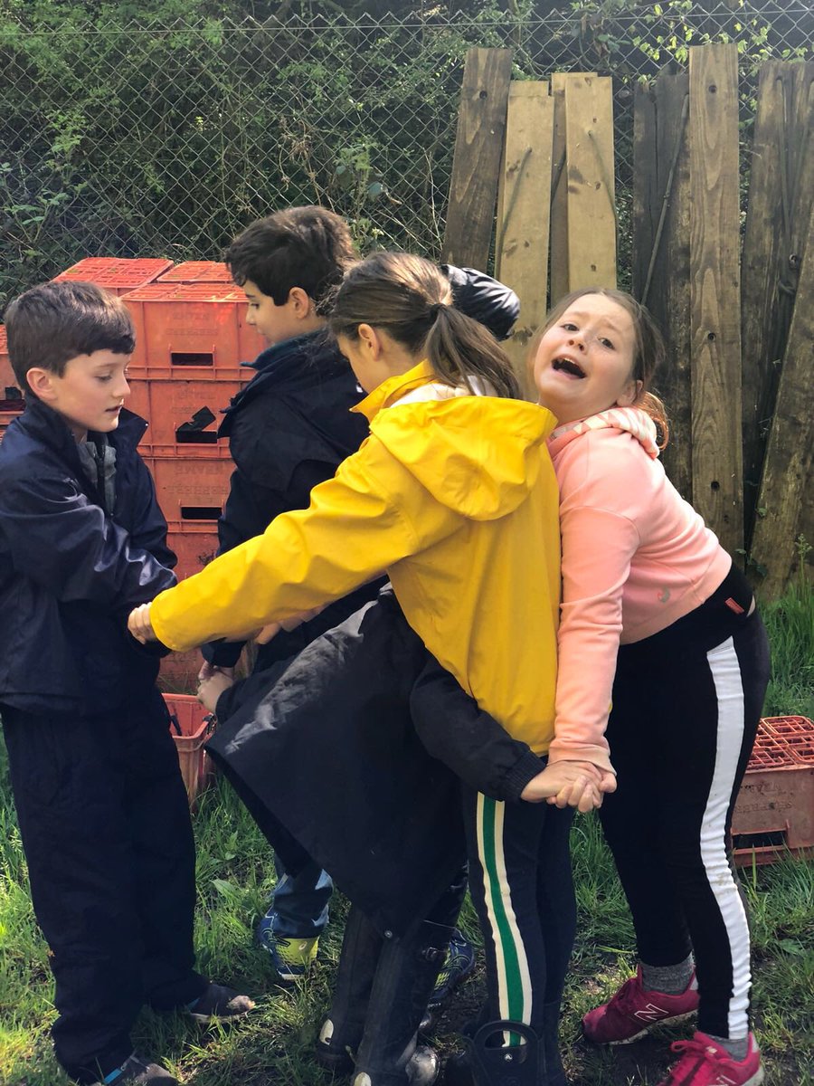 fulham_school's tweet photo. Team building #fpsyear4 https://t.co/GxGw2fIJTx