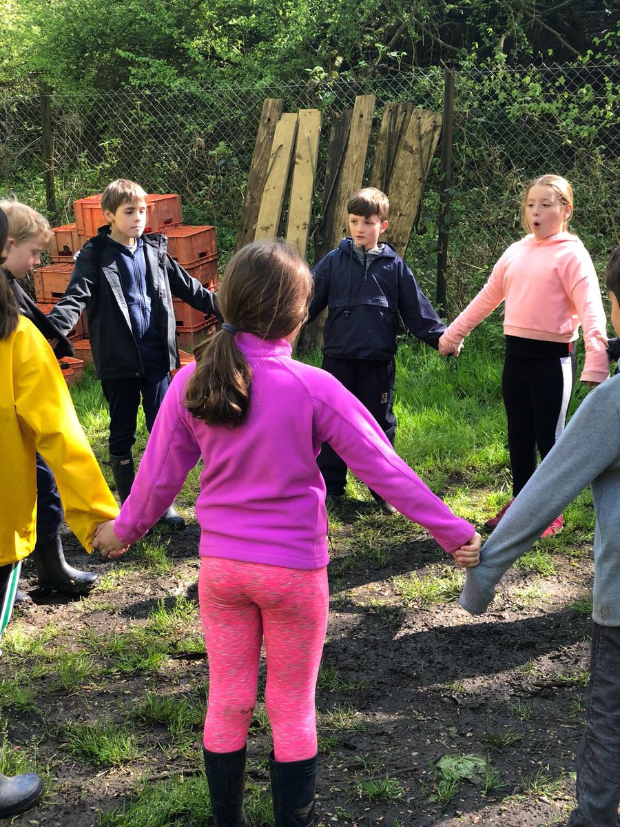 fulham_school's tweet photo. Team building #fpsyear4 https://t.co/GxGw2fIJTx