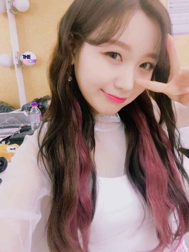 [★147회 더쇼 초이스 후보③] 컴백 하자마자 더쇼 초이스 후보에 오른 울 럽즈 오늘 셀카 전설 아닌 레전드😭 #러블리즈 #더쇼 #THESHOW <a href="/Official_LVLZ/">Lovelyz_Official</a>