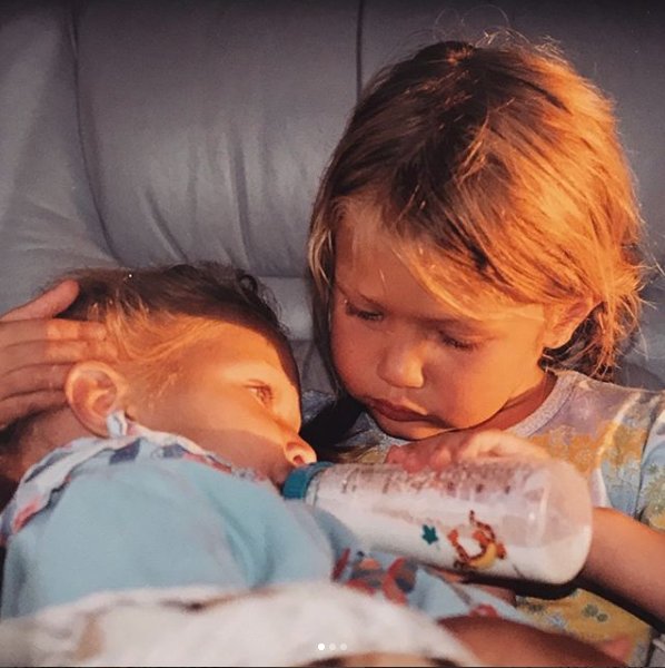 kyryroHarper's tweet photo. I found this photo in one of my albums and got touched, you my Ate loves me so much since we're kids! https://t.co/nRKnPhbNix
