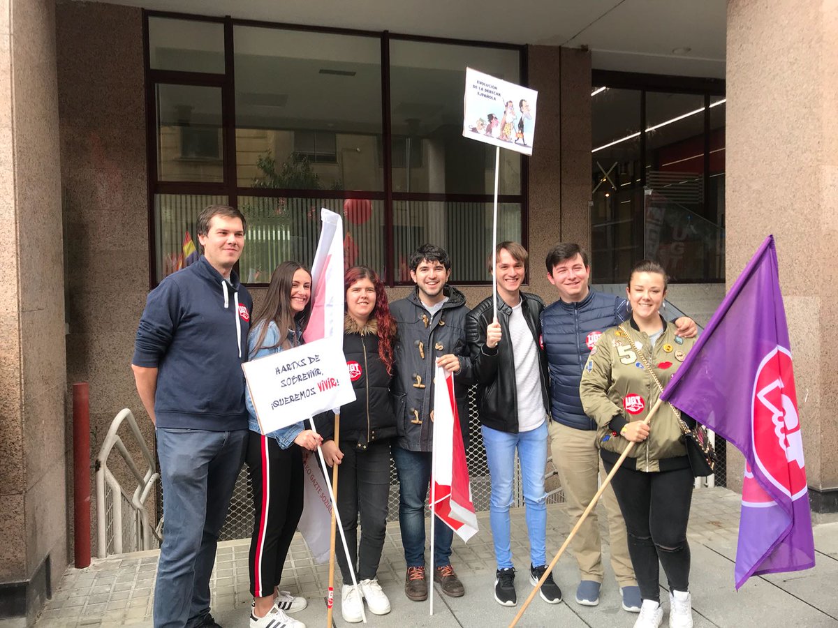 JSN_NGS's tweet photo. Contra la precariedad laboral, contra el desempleo juvenil: juventud inconformista #1mayoPSOEyovoy https://t.co/7UesXsyi6w
