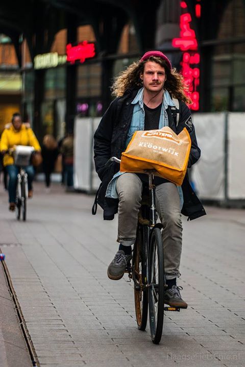 HaagseFietsChic's tweet photo. I feel like guys with long hair like me, who wear caps don’t have the same challenges I do. Maybe I should wear a cowboy hat. ;) #HaagseFietsChic #FietsChic #LovesBikes #CycleChic #DenHaag #TheHague #haag #fiets #chic #bicycle #citycycling #bikefashion #pedal #photo #photoof… https://t.co/X1UEXhCUUe