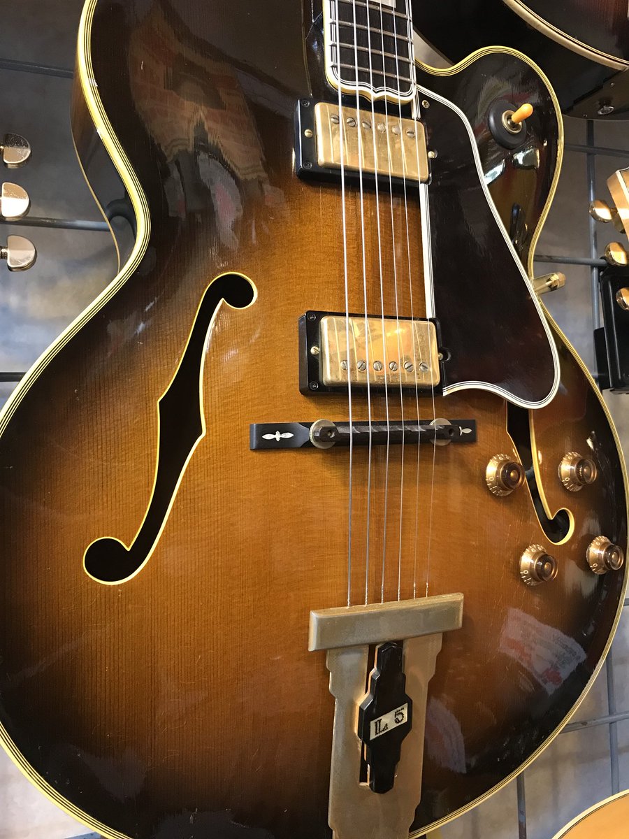 dustbowl_i's tweet photo. 昨日の話で恐縮ですが
4/30は #国際ジャズデー だとか。
様々な楽器が使われる音楽ですが、ダストボウル前橋店的には
#ギター でおしたい。
L-5が今なら #Vintage も合わせて店頭に3本！
Jazz Man はおさえて頂きたい！
#フルアコ
#Gibson
#L5CES
#WesMontgomery
#Gretsch
#Synchromatic
#ヤマハ
#AE12 https://t.co/KtZiq44HQ1