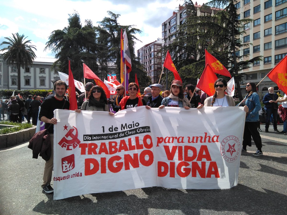 EUcoruna's tweet photo. A piques de saír por unha #vidaecurrodignos !!! 
#1demayo #1deMaio #VidayCurroDignos 
#May1st https://t.co/sB1GpazThs
