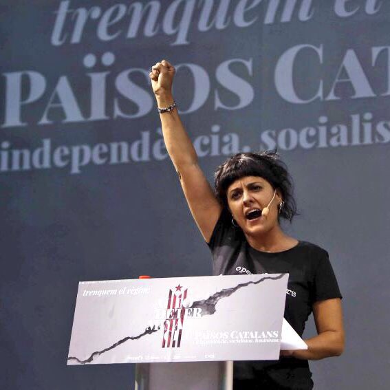 freeannagabriel's tweet photo. Hem de lluitar, encara que sigui un segon més que ells. Hem de quedar-nos nosaltres la victòria!

#1deMaig #Anticapitalistes #FreeAnnaGabriel #FreeThemAll https://t.co/qjM9RAUXwP