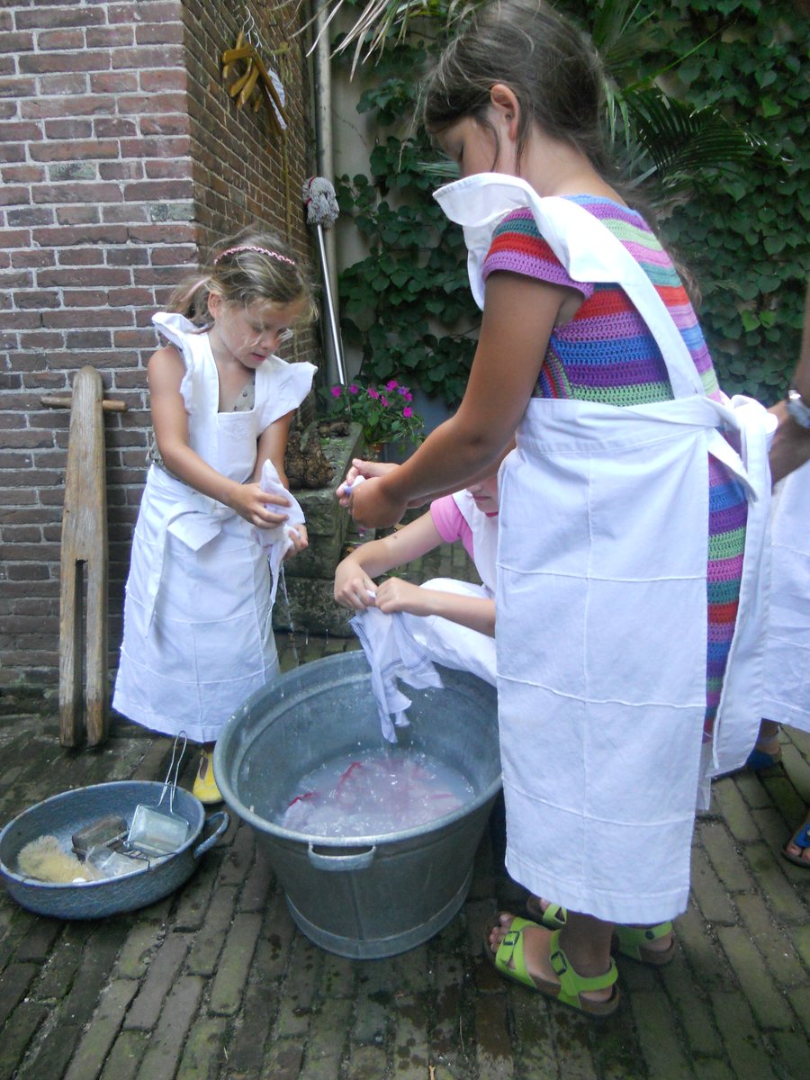 Nog geen plannen voor morgen? Meld je dan snel aan voor de THEATERWORKSHOP in Huis Van Gijn. Voor kinderen van 6 tot 10 jaar.
Meld je snel aan: ow.ly/GWyl30jLN99