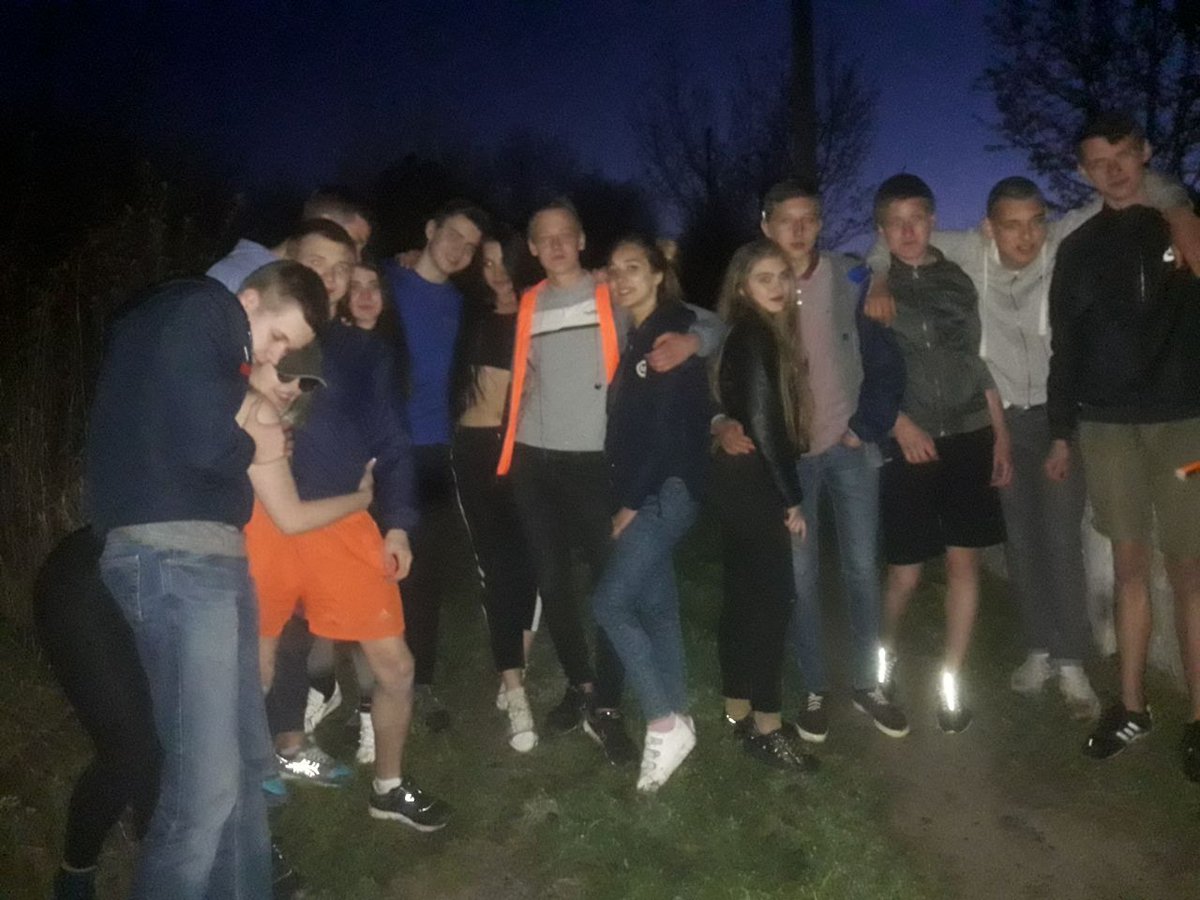 Eeva444's tweet photo. Ахахах
4:03 мы не выспимсяяя https://t.co/Vfx0QV6ykP