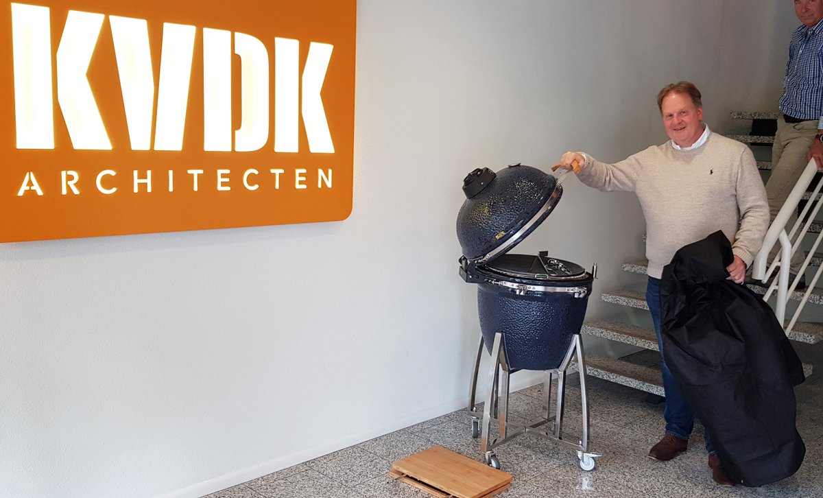 FEEST BIJ KVDK!!
Edward Konijnendijk is vandaag 25 jaar aan de zaak!
Namens het hele team van KVDK: GEFELICITEERD MET JE JUBILEUM!!
