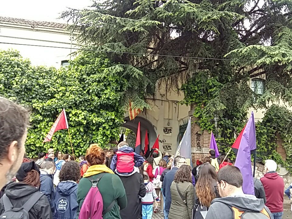 artlliurA's tweet photo. #1deMaig #sabadell @VolemlaCaserna https://t.co/VTEchKXBcK