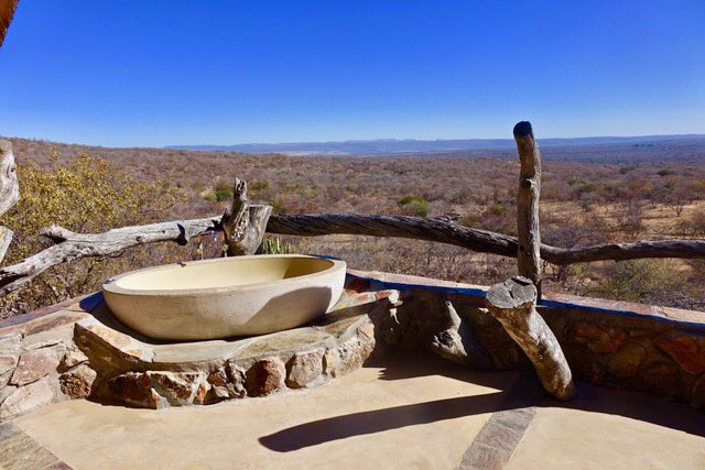 AfriqueSMesure's tweet photo. Bath with a view!
#bathtime #bath #bain #landscape #paysage #LuxuryTravel #luxurylifestyle #luxuryresorts #safari #SouthAfrica #afriquesusud #Traveller #Voyage #voyage2018 #Vacances #safaris #luxurysafari #waterberg #openbath #outsidebath #luxuryhotel #luxuryliving https://t.co/iEkC4vf0pq