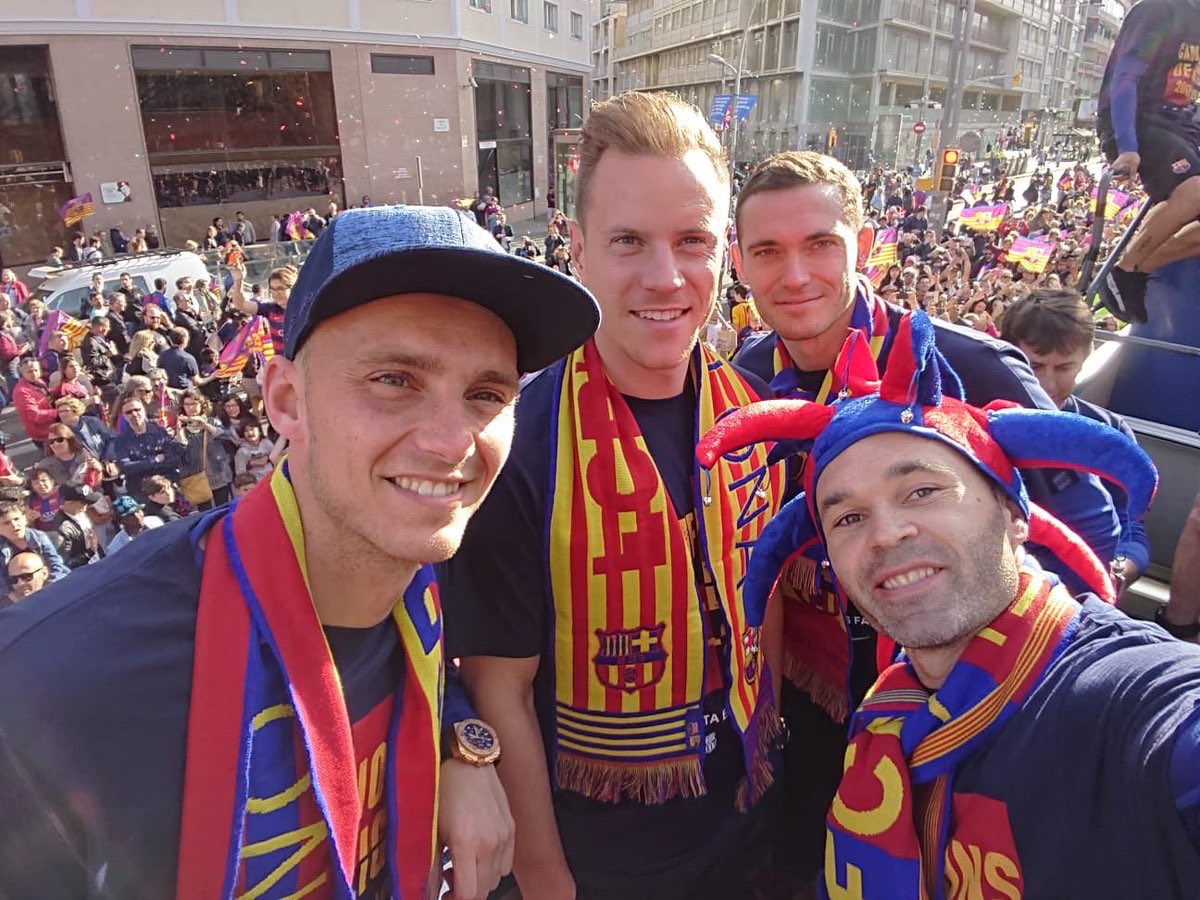 Thanks to all the fans for the amazing support. We had a great celebration yesterday 👍👏 🏆 #7heChamp10ns #ForçaBarça 🔵🔴
