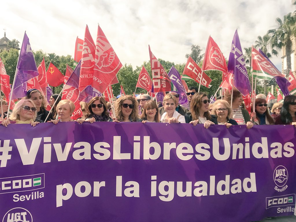 psoedesevilla's tweet photo. Los y las socialistas sevillanas estamos en la calle con los sindicatos @ugtsevilla @ccoosevilla exigiendo un #TiempoDeGanar en este #1deMayo, #DíaDeLaClaseTrabajadora #DiaDelTrabajador #DíaDeLaTrabajadora https://t.co/OiJhZACBqN