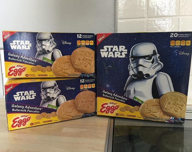UKToyCollector's tweet photo. Fantastic #StarWarsEggo by @kelloggsus 😍 I love this packaging. My awesome boss brought these over from the USA for me. Great additions to my #StarWarsFoodPackagingCollection 😃👍🏻 #Eggos #StarWarsEggos #StrangerThings
.
#starwarsfood #starwarsfoodpack… https://t.co/dRZMl71qGP https://t.co/XwQt9wQ90W