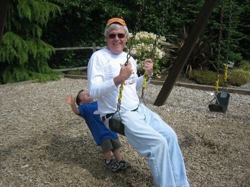 L’esperit capitalista de les empreses mercantils es resumeix en aquesta imatge, captada per los fotògrafs de l’<a href="/AgFoSER/">Lu Futograf - Agrupació Fotogràfica SEdlR 🎗 🎗🎗</a> al Parc de la Roureda de #SEdR. #1Maig per unes condicions laborals dignes!