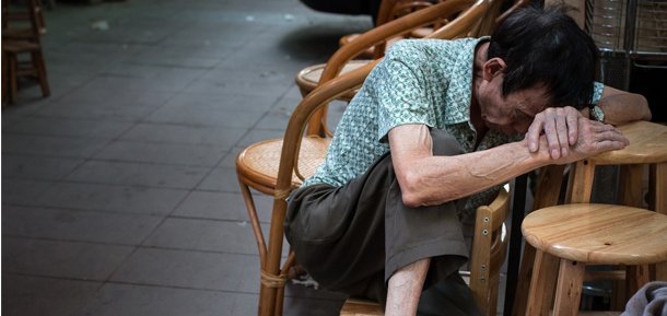 Un estudio muestra que la mitad de los mayores de 60 años tiene problemas de sueño #sueño #insomnio ow.ly/rUc030jLIov