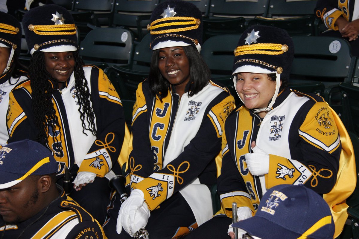 JCSUniversity's tweet image. Waiting for our moment on @GMA despite the chilly morning! Sometime between 8-9 a.m. #GoodMorningAmerica #DealsAndSteals #IIOS #JCSU #GoldenBulls