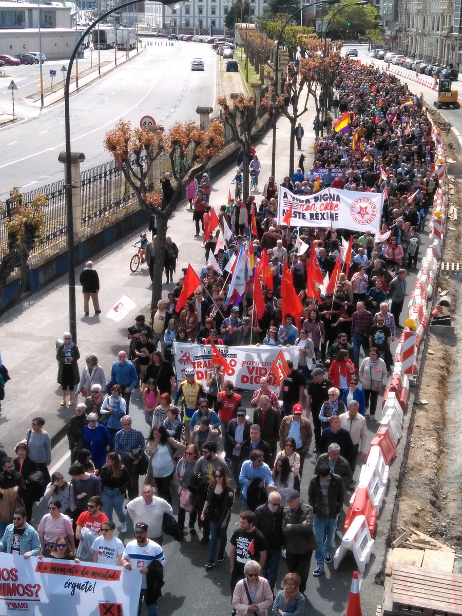 EUcoruna's tweet photo. Marchamos por unha #VidaDigna!!!
#1deMayo #1deMaio
#curroevidadignos #curroyvidadignos https://t.co/J3XKvyeoPo