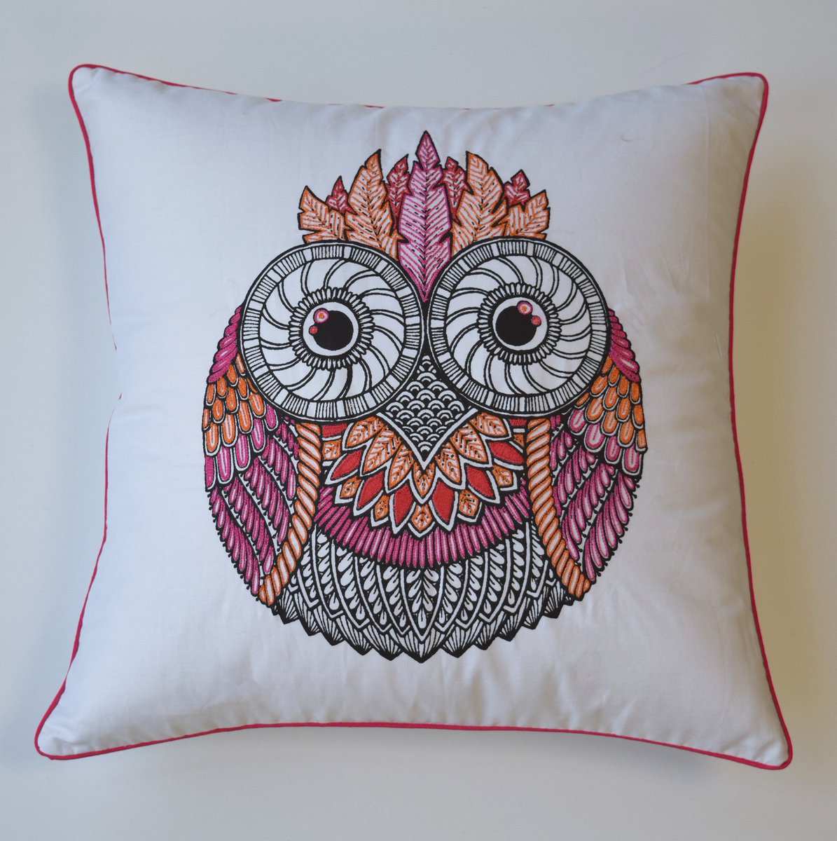 ElephantHeadUK's tweet photo. New arrival! Just in time for spring/summer 🌿🌾- our crisp white + cotton + hand embroidered + fun mandala owl 🦉print cushion cover, for your home 😍https://t.co/ROSxB1xTTb

#handmadewithlove #cushions #cushion #handembroidered #aariwork #homedecor #madeinIndia https://t.co/HyEuKm2VnF