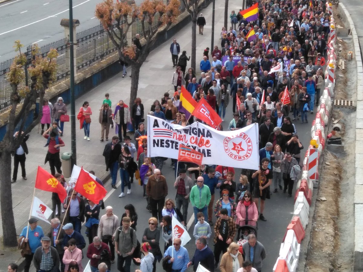 EUcoruna's tweet photo. Marchamos por unha #VidaDigna!!!
#1deMayo #1deMaio
#curroevidadignos #curroyvidadignos https://t.co/J3XKvyeoPo