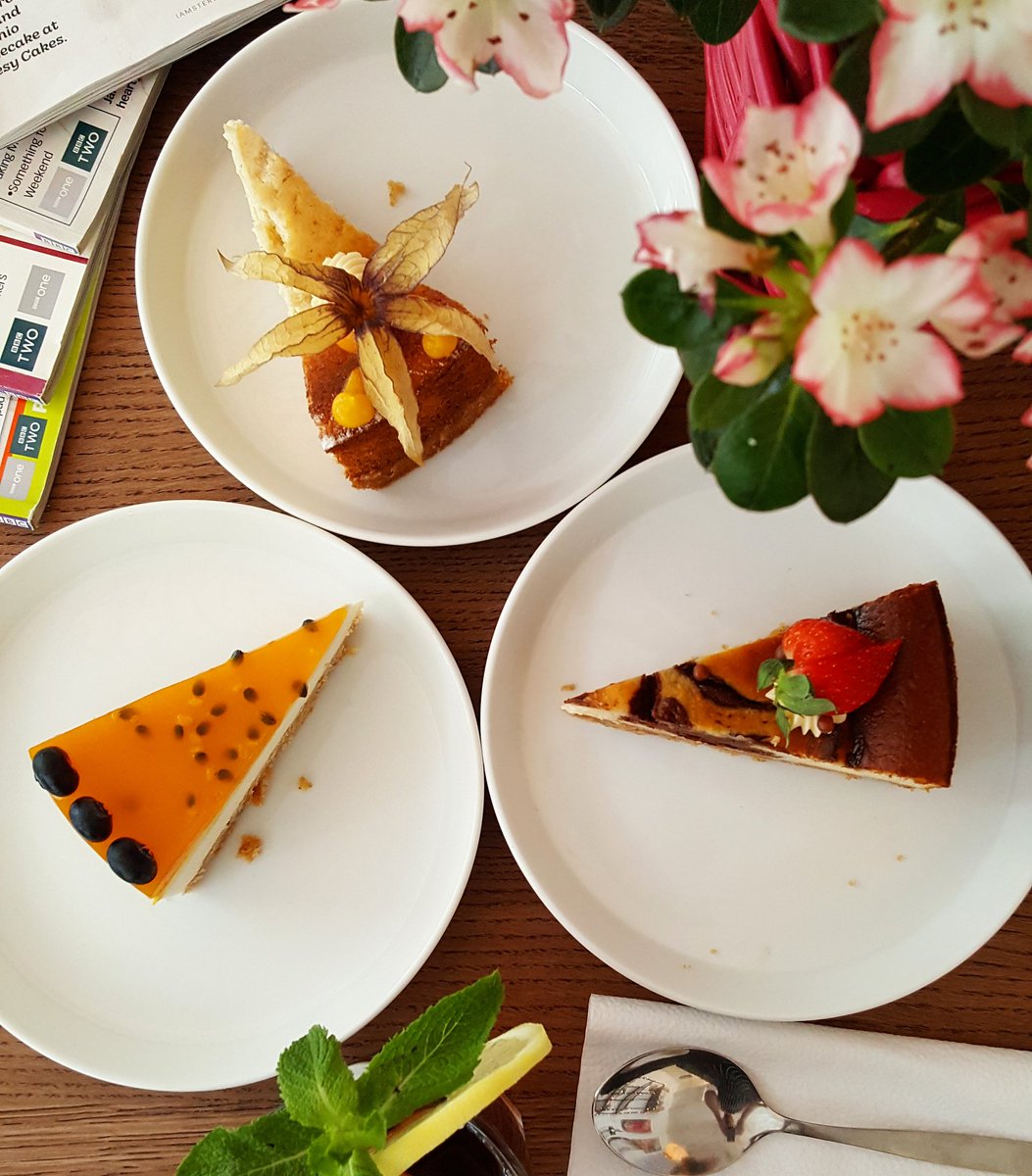 ❤Make your Tuesday feel like Friday by treating yourself one slice of the insanely delicious cheesecakes.Who wants some? 🍰❤ #amsterdamfood #iamfoodies #igholland #amsterdameats #foodamsterdam #lostinamsterdam #iloveamsterdam #netherlands #visitamsterdam #lekker #eten
