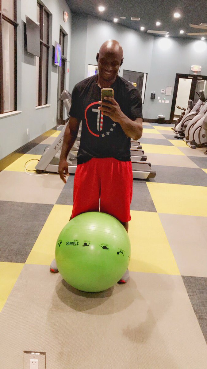 AntonioTarver's tweet photo. No days off‼️ #GreatestStoryNeverTold #MagicManComing 🎩 #TeamTarver @commanderzero @tarverfanpage “As dedicated and committed as I’ve always been, it’s a testament to my determination and will to win”‼️ Champions are made long before they ever step into the ring...#Facts 5X https://t.co/PnhyuV173h