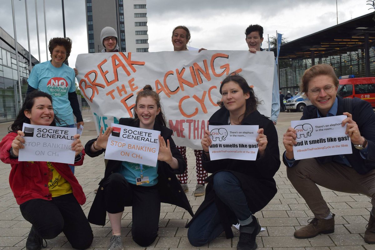 amisdelaterre's tweet image. Mobilisations hier à New York et Bonn contre @SocieteGenerale et son soutien au développement du gaz de schiste liquéfié aux Etats-Unis. Nous resterons mobilisé.e.s jusqu&apos;à ce que la banque dise #StopRioGrandeLNG et autres projets climaticides ! #BreakTheFrackingCycle