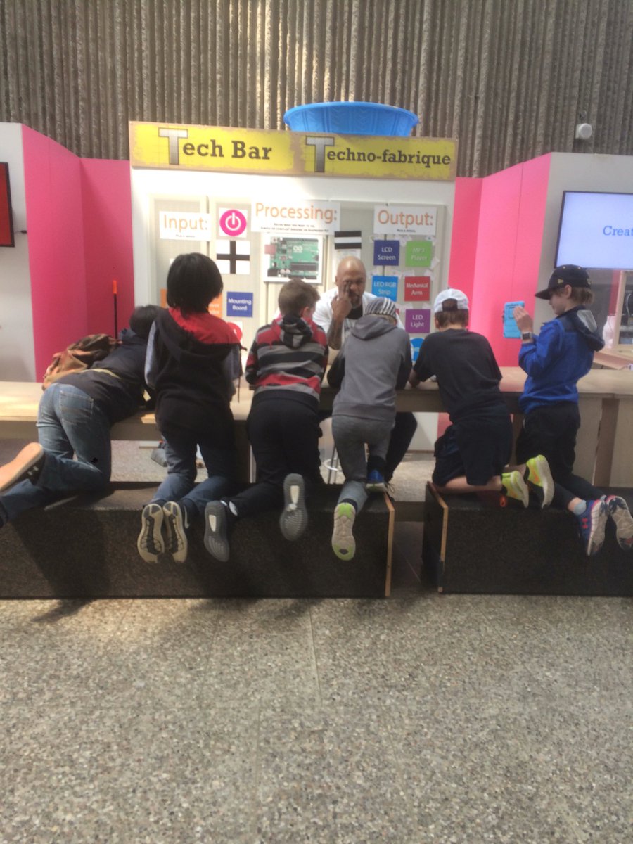 Ms__LAnderson's tweet image. Checking out the #techbar! We can never get enough technology.  @OntScienceCtr #class52 #class53 @JTTschool