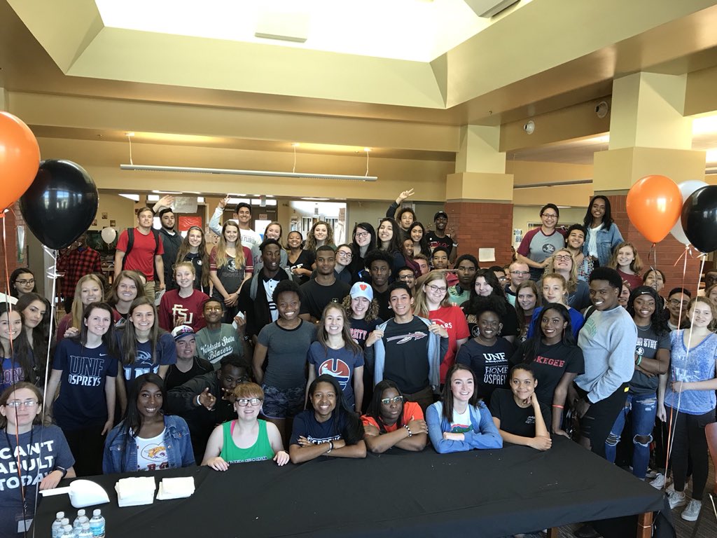 A_lane222's tweet photo. #StingrayNation #NationalDecisionDay 🎓🧡🖤 https://t.co/hBz4IL7bQp